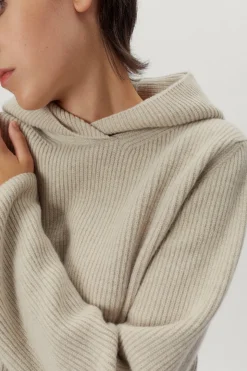 Maglia con Cappuccio a Coste in Lana Cardata