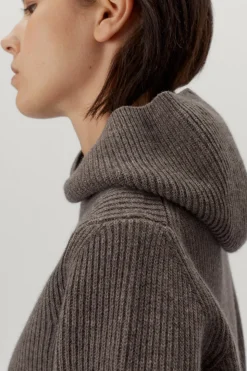 Maglia con Cappuccio a Coste in Lana Cardata