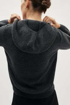 Maglia con Cappuccio a Coste in Lana Cardata
