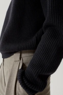 Maglia Crop con collo alto in Lana Merino