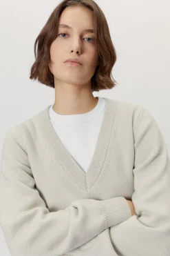 Maglia Crop con Scollo a "V" in Lana Merino