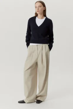 Maglia Crop con Scollo a "V" in Lana Merino