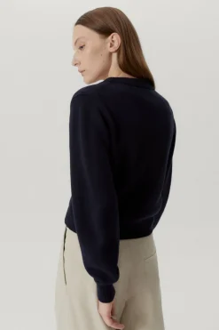 Maglia Crop con Scollo a "V" in Lana Merino