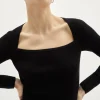 Top a Coste con Scollo Speciale in Cotone Organico