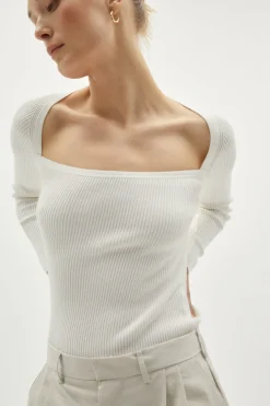 Top a Coste con Scollo Speciale in Cotone Organico