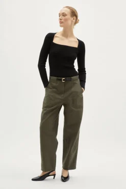 Top a Coste con Scollo Speciale in Cotone Organico