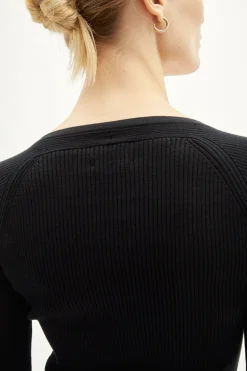 Top a Coste con Scollo Speciale in Cotone Organico